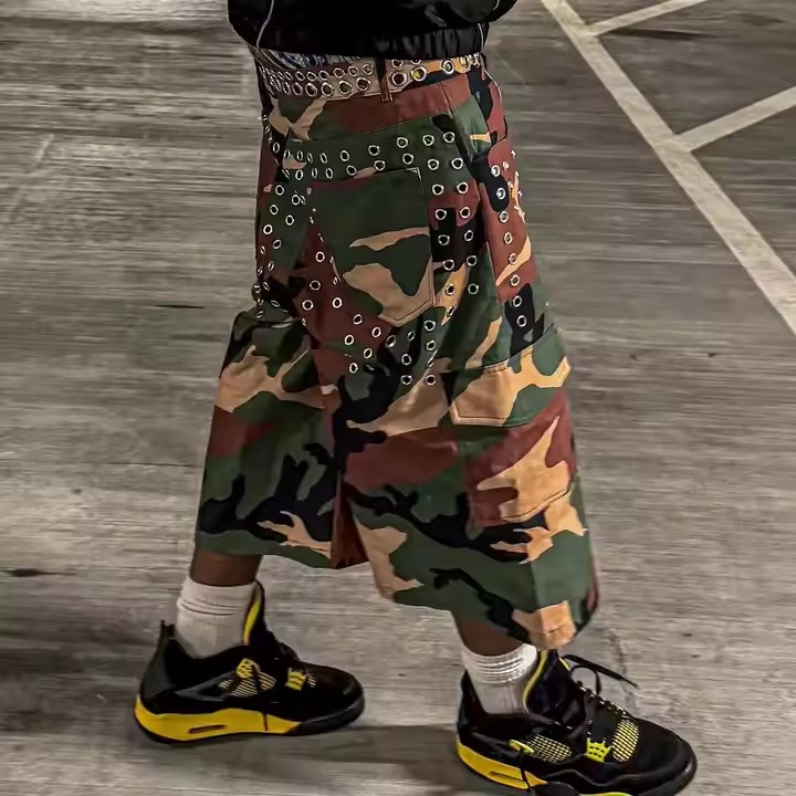2025 New Trending Streetwear Camouflage Wide Led Shorts for Men Custom Baggy Oversized Camo Jorts Cargo Shorts Manufacturer