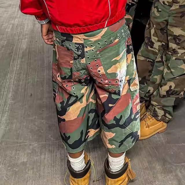 2025 New Trending Streetwear Camouflage Wide Led Shorts for Men Custom Baggy Oversized Camo Jorts Cargo Shorts Manufacturer